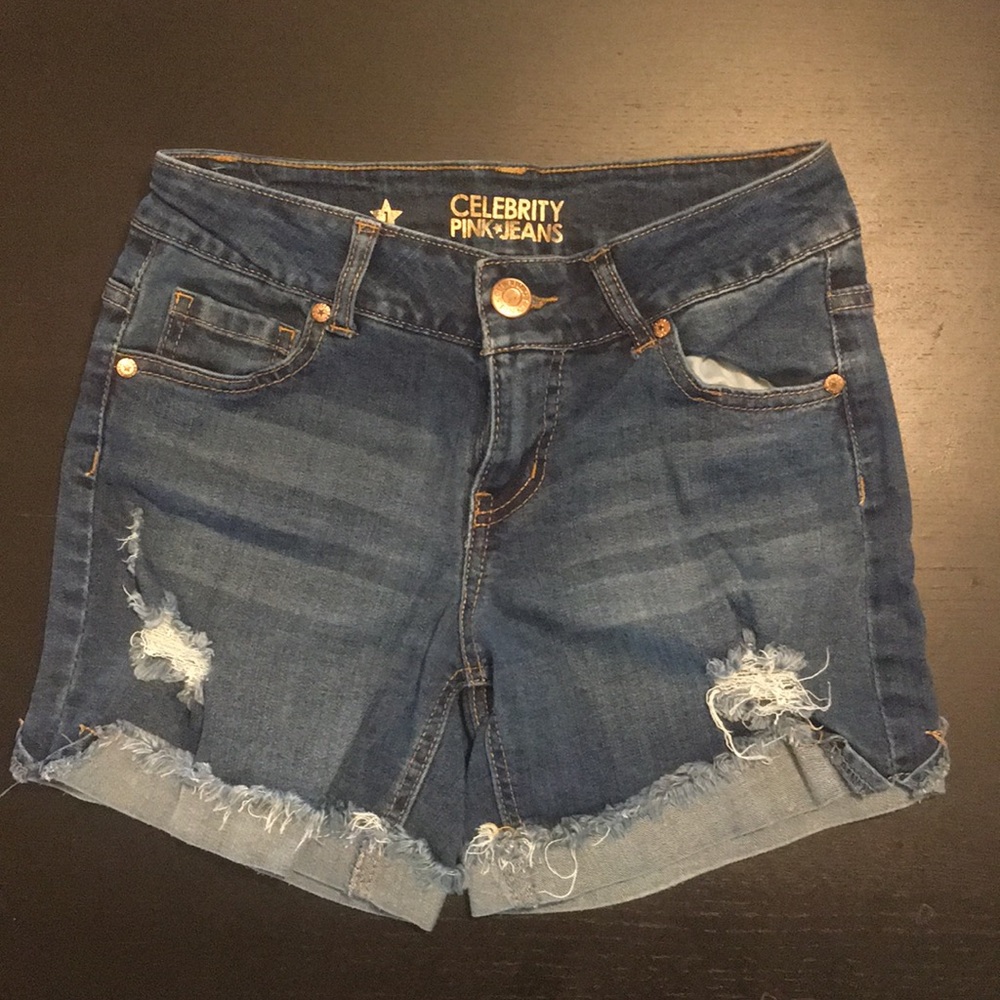 Ripped jean shorts💕